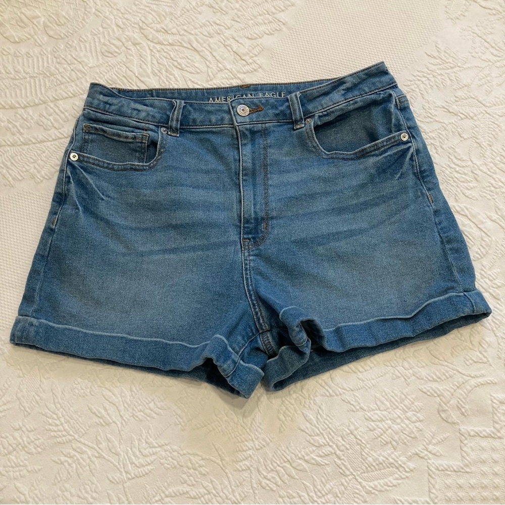 American Eagle Mom Short jean shorts size 12 stretch denim